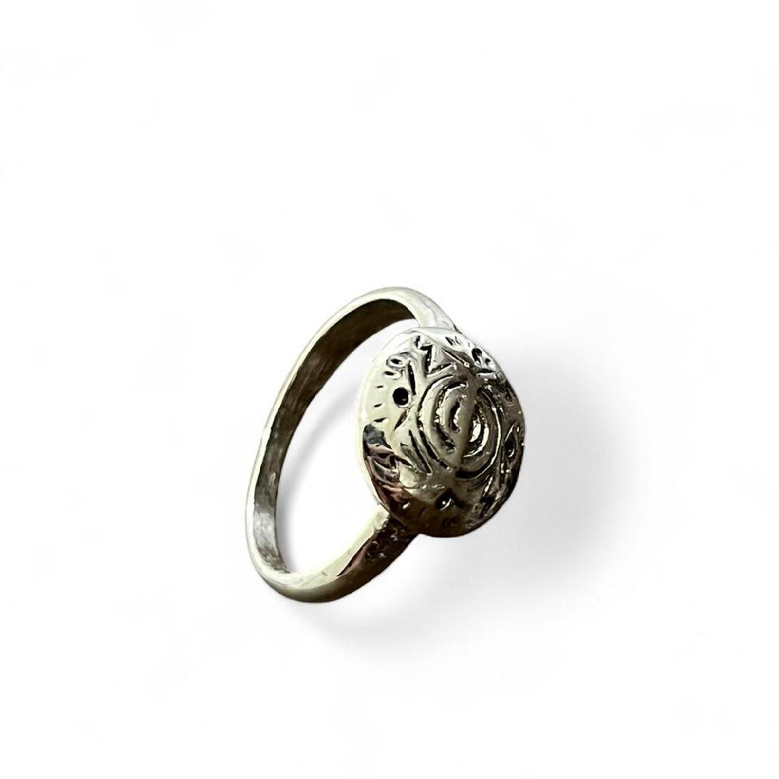 Silver Ring With Flower Design Silver Ring With Flower Design
